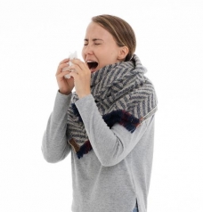 Come fare i lavaggi nasali adulti e quante volte al giorno
